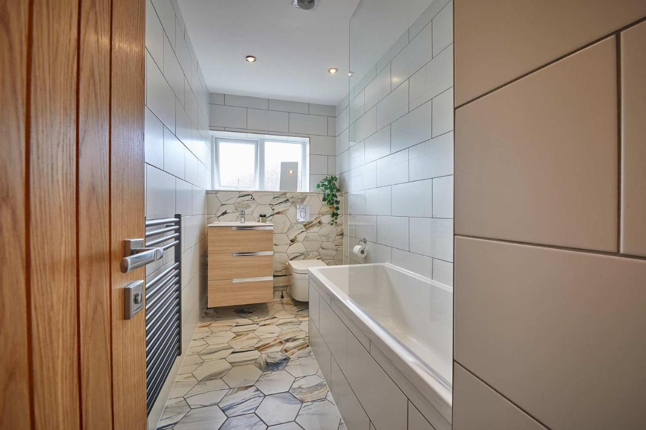 Host & - The Bach Holiday home *